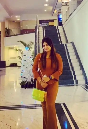 Elegant Noida Call Girl posing