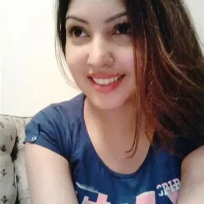 Elegant Noida Call Girl posing